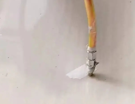 宁化瓷砖空鼓维修公司专业解答在瓷砖铺贴过程中，如果使用的砂料过粗（如全部使用了粗砂），可能会导致以下问题